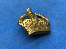 Load image into Gallery viewer, Original WW1 / WW2 British Army Rank Crown - Kings Crown
