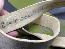 Charger l&#39;image dans la galerie, Original British Army Buff White Leather Belt - Somerset LI TA Marked- 36&quot; Waist - The Militaria Shop
