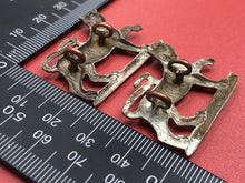 Charger l&#39;image dans la galerie, Original WW2 British Army Gordon Highlanders Collar Badges Pair
