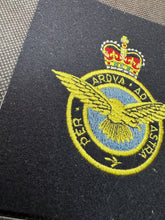 Charger l&#39;image dans la galerie, British RAF Embroidered Blazer Badge - Royal Air Force
