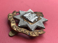 Charger l&#39;image dans la galerie, Original WW2 British Army Easy Surrey Regiment Cap Badge
