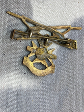 Load image into Gallery viewer, Original British Army - Notts &amp; Derby Regiment Sweetheart Brooch
