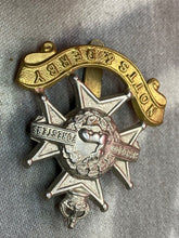 Load image into Gallery viewer, Original British Army WW1 / WW2 Notts &amp; Derby Regiment Cap Badge
