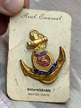 Load image into Gallery viewer, Original British Royal Navy HMS VANGUARD Enamel &amp; Gilt Sweetheart Brooch on Card
