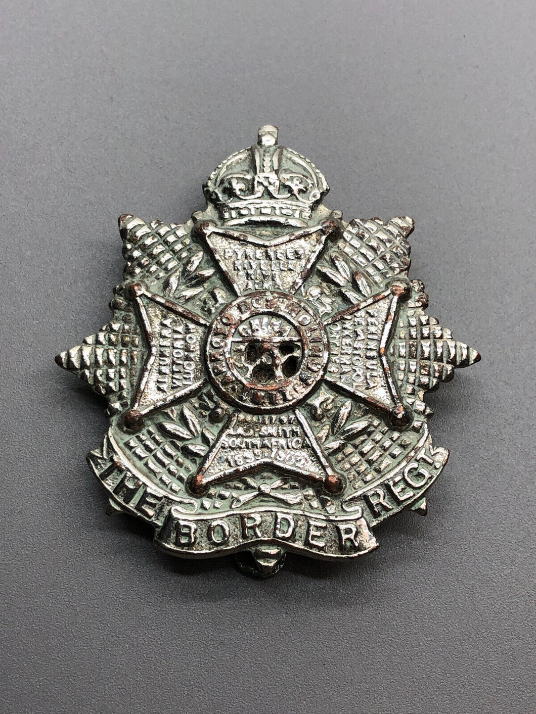 Original WW2 British Army The Border Regiment Cap Badge