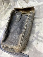 Charger l&#39;image dans la galerie, Original WW2 Canadian Army 37 Pattern Bren Pouch - WW2 Dated - Used Condition
