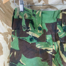 Charger l&#39;image dans la galerie, British Army DPM Camouflaged Temperate Trousers - 76/80/96 - Vintage Clothing
