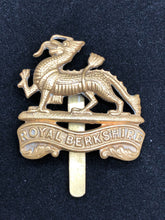 Charger l&#39;image dans la galerie, Original WW2 British Army Royal Berkshire Regiment Cap Badge
