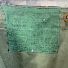 Lade das Bild in den Galerie-Viewer, British Army DPM 1968 Pattern Camouflaged Combat Trousers - Size 30&quot; Waist
