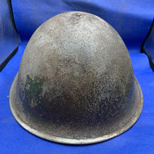 Charger l&#39;image dans la galerie, Original WW2 British/Canadian Army Mk3 Combat Helmet
