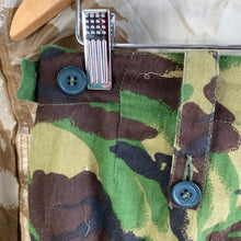 Charger l&#39;image dans la galerie, Original British Army Jungle DPM Camouflaged Combat Trousers - 75/76/92
