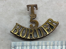 Load image into Gallery viewer, Original WW1 British Army 5th Border Territorial Battalion Brass Shoulder Title

