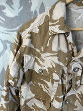 Charger l&#39;image dans la galerie, Genuine British Army Desert DPM Camouflaged Tropical Combat Jacket - 160/96
