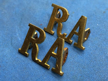 Load image into Gallery viewer, Original WW1 / WW2 British Army Royal Artillery RA Brass Shoulder Titles Pair
