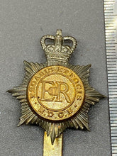 Load image into Gallery viewer, Original 1st County of London Yeomanry (Middlesex ) Cap Badge - QC EIIR
