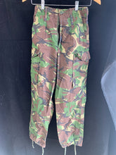 Lade das Bild in den Galerie-Viewer, Originale leichte DPM-Kampfhose im Camouflage-Stil der britischen Armee, Größe 75/68/84 
