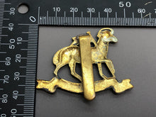 Charger l&#39;image dans la galerie, Original WW2 British Army Queen&#39;s Royal Regiment West Surrey Regiment Cap Badge
