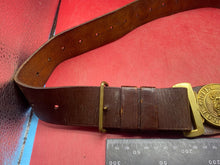 Load image into Gallery viewer, Original WW1 / WW2 British Army Officer&#39;s Parade Belt with Gilt Buckle - 38&quot;
