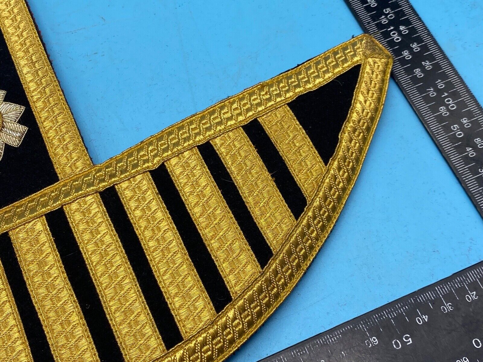 Original Single British Army Scots Guards Bandsman's Epaulette / Wing / Swallows - The Militaria Shop