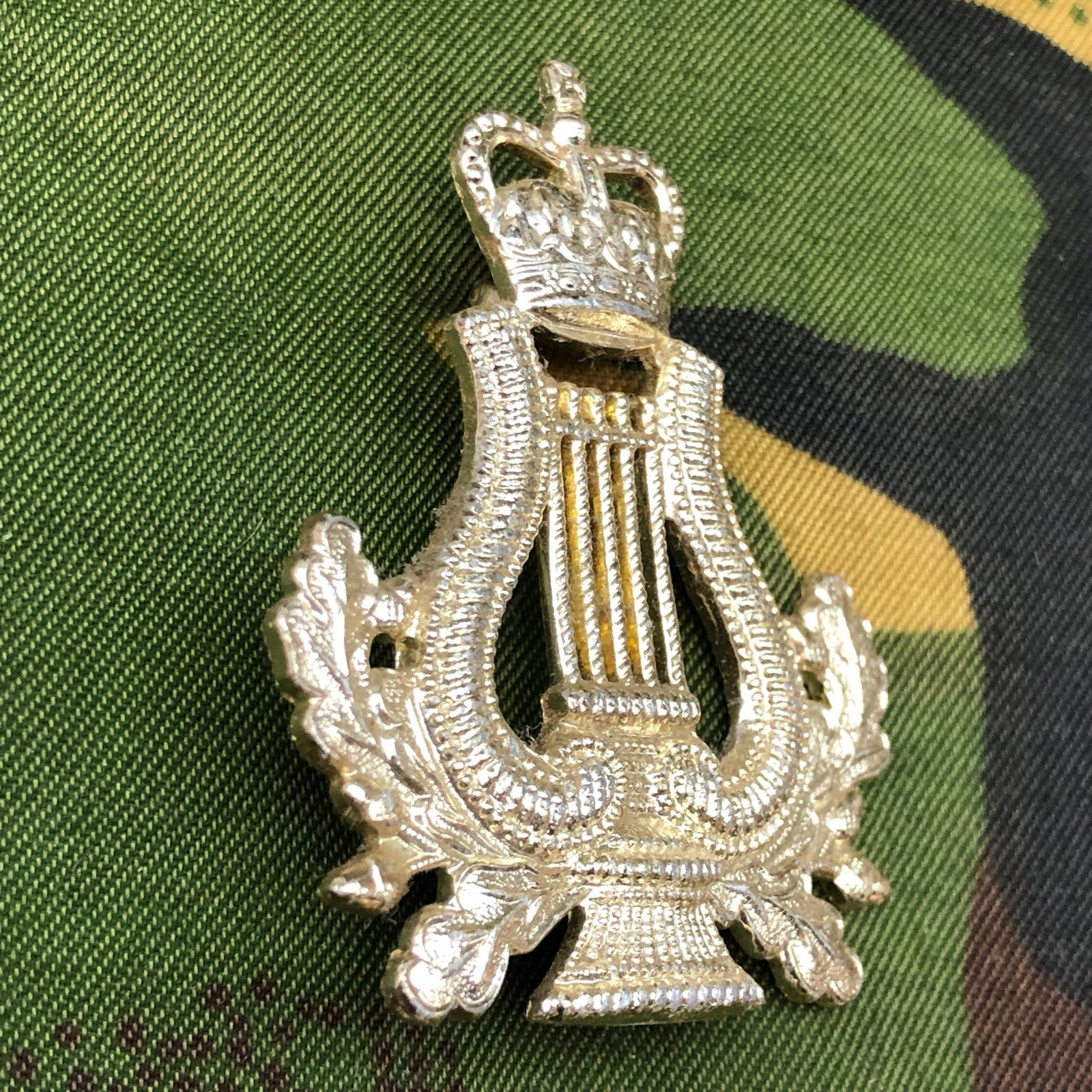 Original British Army Regimental Cap Badge - Bandsman - The Militaria Shop