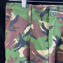 Lade das Bild in den Galerie-Viewer, Genuine British Army DPM Camouflaged Combat Trousers Lightweight - Size 80/76/92
