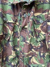 Lade das Bild in den Galerie-Viewer, Genuine British Army DPM Camouflaged Combat Field Jacket - Size 190/104
