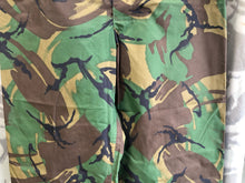 Lade das Bild in den Galerie-Viewer, Genuine British Army DPM Camouflage Waterproof Trousers - Leg 78cm Waist 90cm
