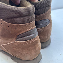Load image into Gallery viewer, British Army Surplus Brown Leather Combat Boots - Iturri - Size UK 8 L - The Militaria Shop
