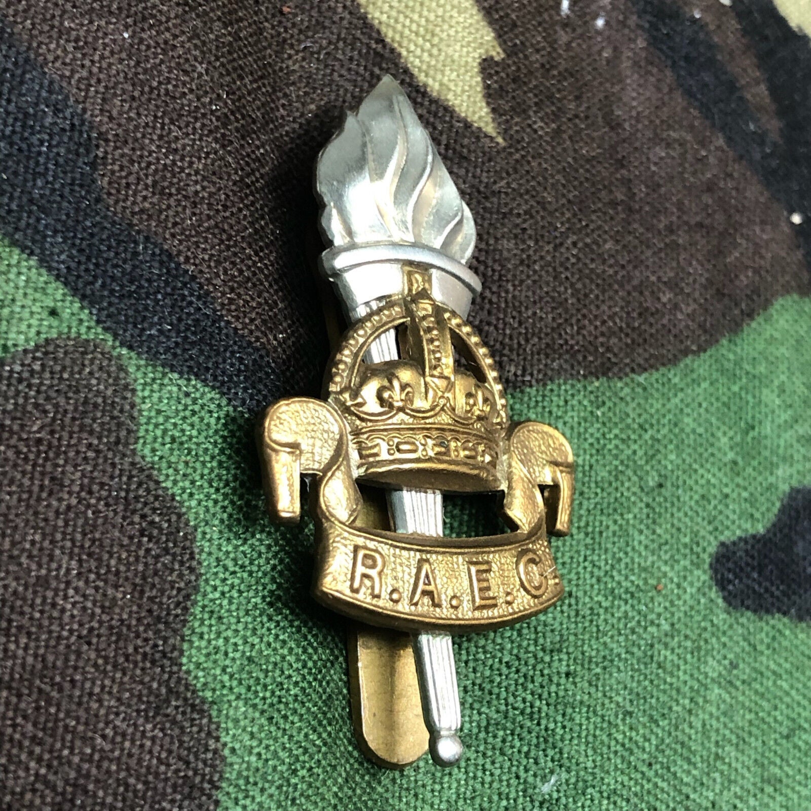 Original WW2 British RAEC Royal Army Education Corps Cap Badge - Kings Crown - The Militaria Shop