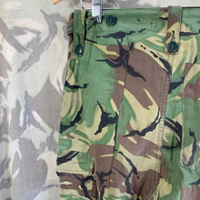 Lade das Bild in den Galerie-Viewer, British Army DPM 1968 Pattern Camouflaged Combat Trousers - Size 30&quot; Waist
