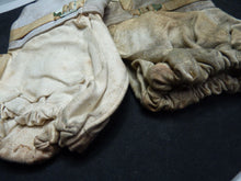 Load image into Gallery viewer, Original WW2 Pattern British Army White Camouflaged Gloves / Gunners Mittens
