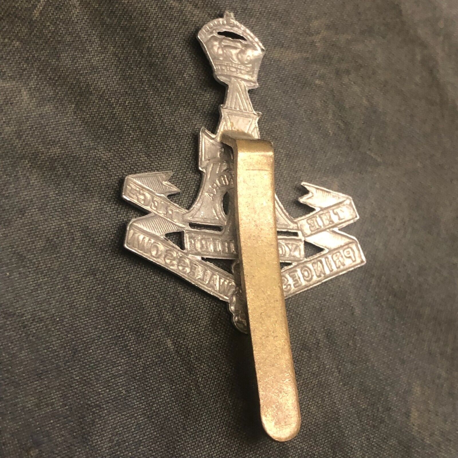 Original WW2 British Army Cap Badge - Yorkshire (Green Howards) Regiment - The Militaria Shop