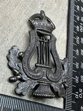 Load image into Gallery viewer, Original WW2 British Army Musicians Cap Badge
