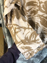 Charger l&#39;image dans la galerie, Genuine British Army Desert DPM Camouflaged Tropical Combat Jacket - 170/104
