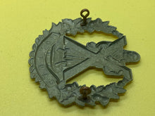 Load image into Gallery viewer, Original WW1 / WW2 British Army Cameron Highlanders Cap Badge
