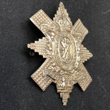 Load image into Gallery viewer, Original WW2 British Army Cap Badge - The Royal Highlanders - Black Watch - The Militaria Shop
