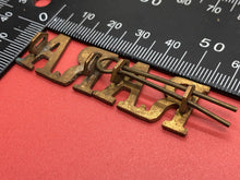 Load image into Gallery viewer, Original WW1 / WW2 British Army Brass Shoulder Titles Pair - Royal Artillery RA
