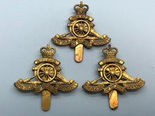 Load image into Gallery viewer, Genuine British Army Royal Artillery Cap Badge - Queen&#39;s Crown
