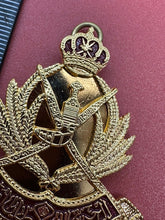 Charger l&#39;image dans la galerie, Genuine Oman Royal Guard Insignia Metal Cap Badge - Sultan of Oman
