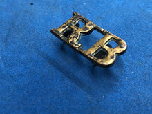 Load image into Gallery viewer, Original WW2 British Army Rifle Brigade Brass Shoulder Title
