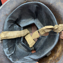 Lade das Bild in den Galerie-Viewer, Original WW2 Mk2 British Army Brodie Combat Helmet &amp; Liner Set
