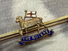 Charger l&#39;image dans la galerie, Original British Army The Queen&#39;s Regiment Gilt &amp; Enamel Sweetheart Brooch
