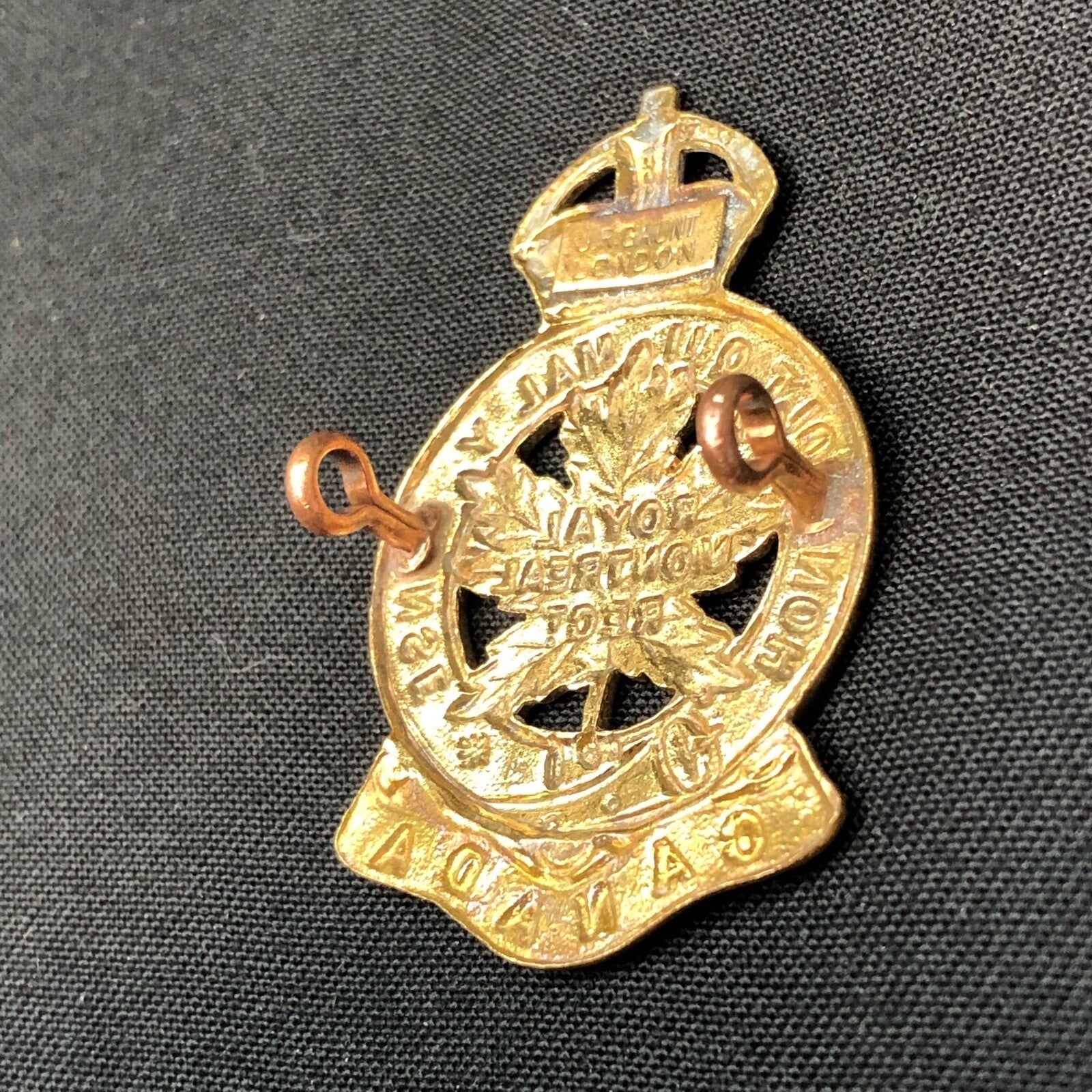 Original British Army WW1 / WW2 Royal Montreal Regiment Cap Badge - The Militaria Shop
