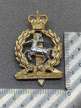 Lade das Bild in den Galerie-Viewer, Original British Army Royal Army Veterinary Corps Cap Badge
