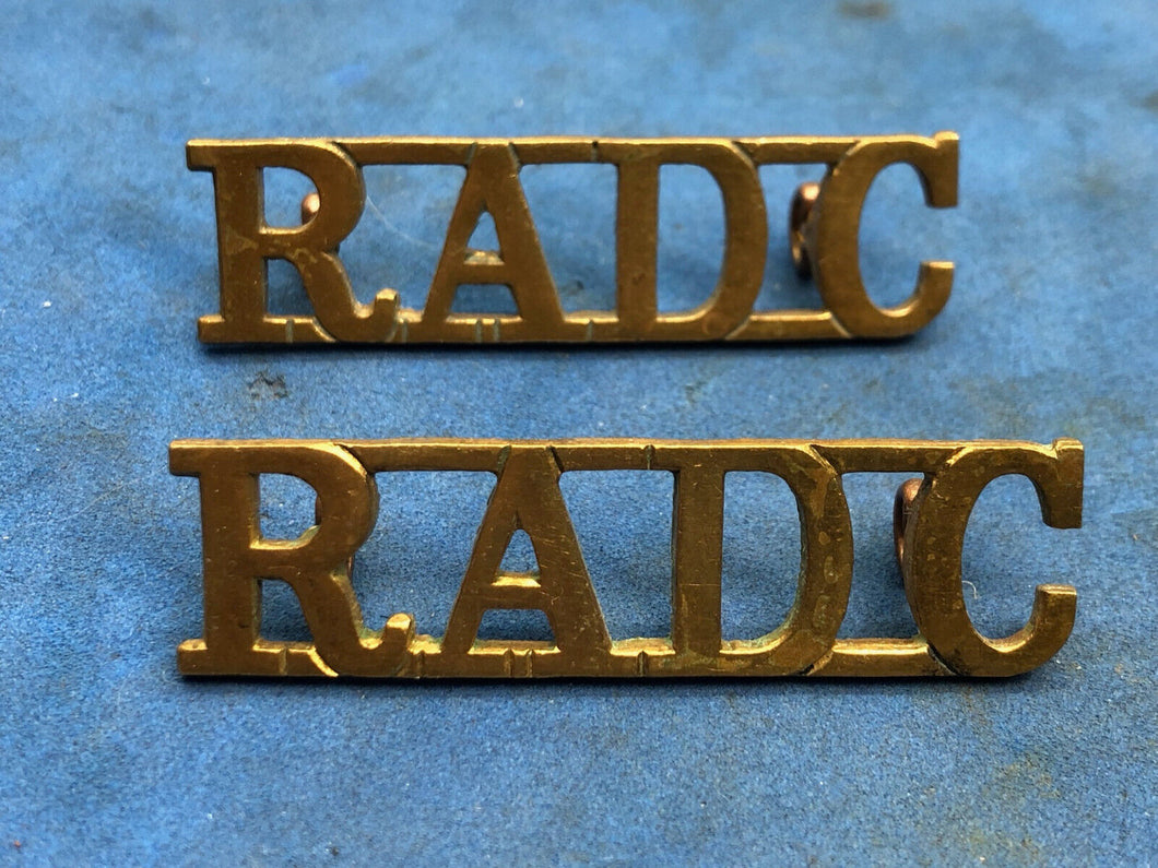 Original WW2 British Army Royal Army Dental Corps RADC Brass Shoulder Title