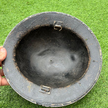 Charger l&#39;image dans la galerie, WW2 British Army Mk2 Brodie Helmet - Original Untouched - South African Made
