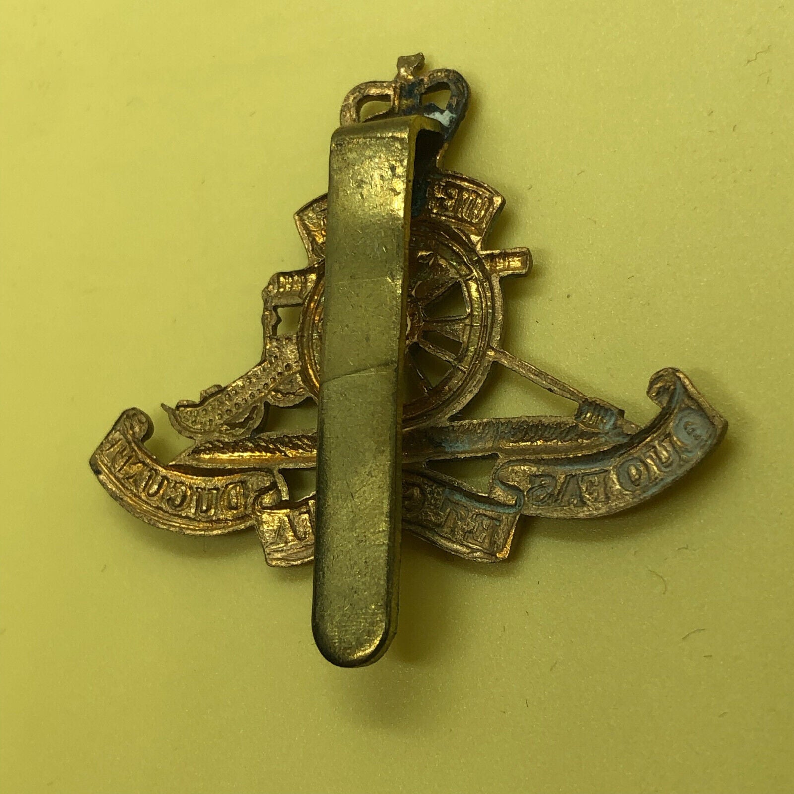 Genuine British Army Cap Badge - Royal Artillery - The Militaria Shop