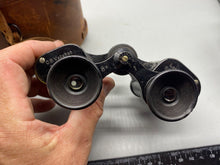 Charger l&#39;image dans la galerie, Original WW1 / WW2 British Army Binoculars in Case. London Maker &amp; WD Marked
