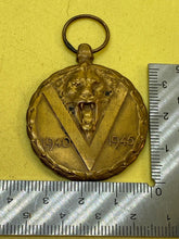 Load image into Gallery viewer, Original 1940 - 1945 Belgium End of War Commemorative Medal
