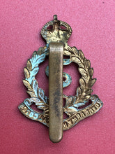 Charger l&#39;image dans la galerie, Original WW2 British Army Cap Badge - RAMC Royal Army Medical Corps
